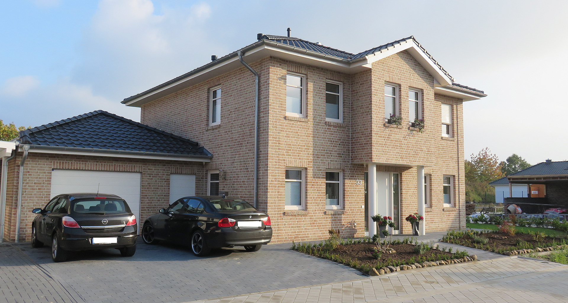 Einfamilienhaus Front mit Eingang und Carport linke Seite in Wietmarschen-Lohne Emsland 2015