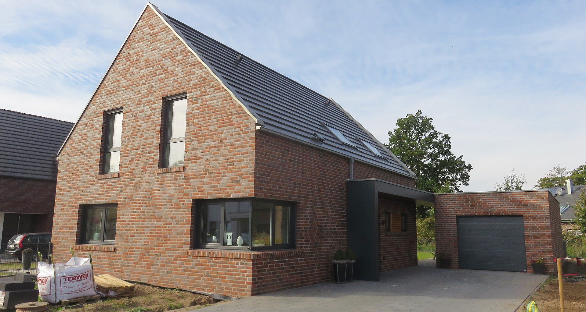 Einfamilienhaus von vorn seitlich mit Garage in Grafschaft Bentheim Nordhorn 2017